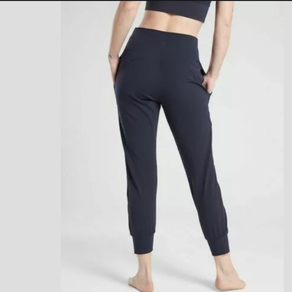 ATHLETA Salutation Cruise Jogger - Picture 2 of 3
